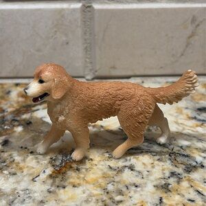16395  Schleich Golden Retriever (female dog) Dog Figurine Toy